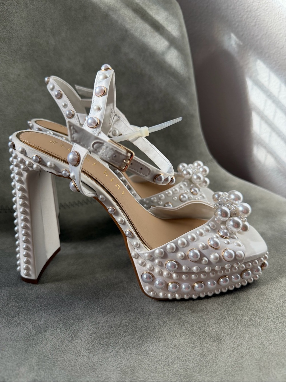 NWT Gianni Bini Hazell Pearl Embellished Ankle Wrap Platform Sandals Sz 9 - Picture 5 of 12